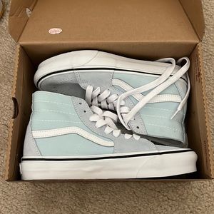 NWOT Women’s high top vans baby blue